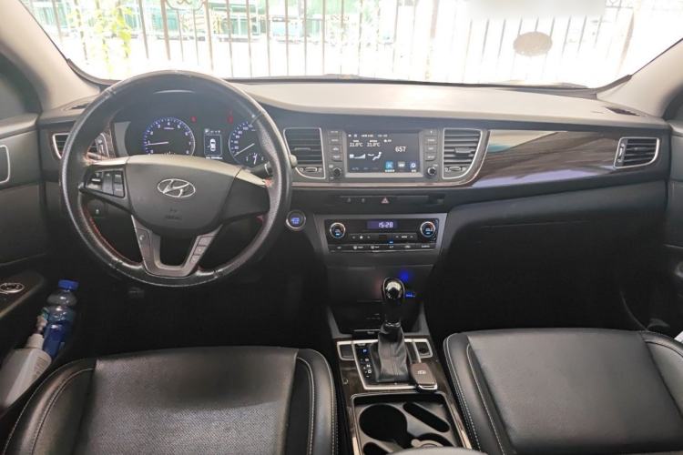 Used Hyundai Mistra 2016 1.6T Automatic Smart GLS Center Console