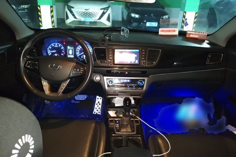 Used Hyundai Mistra 2016 1.8L Automatic Smart GLS Center Console