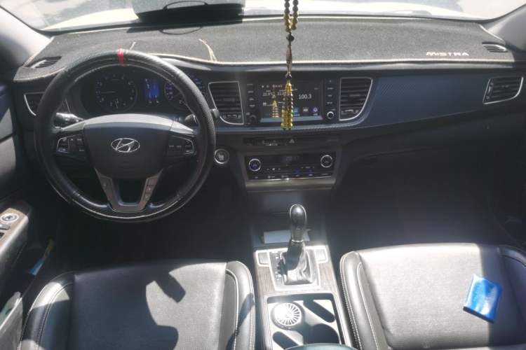 Used Hyundai Mistra 2016 1.6T Automatic Smart GLS Center Console
