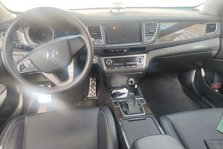 Used Hyundai Mistra 2016 1.6T Automatic Smart GLS Center Console