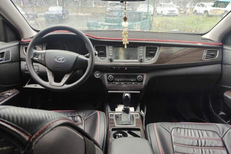 Used Hyundai Mistra 2016 1.6T Automatic Smart GLS Center Console