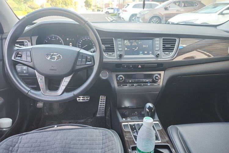 Used Hyundai Mistra 2016 1.6T Automatic Flagship TOP Model Center Console