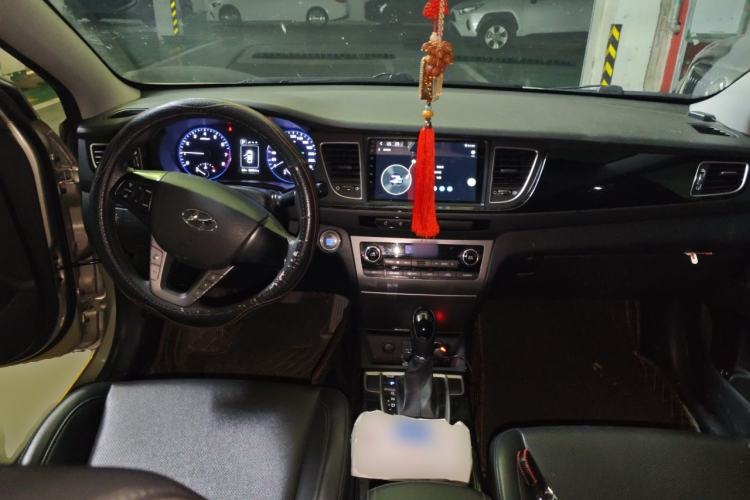 Used Hyundai Mistra 2016 1.8L Automatic Smart GLS Center Console