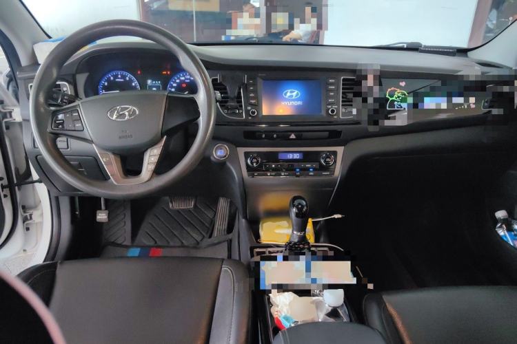 Used Hyundai Mistra 2016 1.8L Automatic Smart GLS Center Console