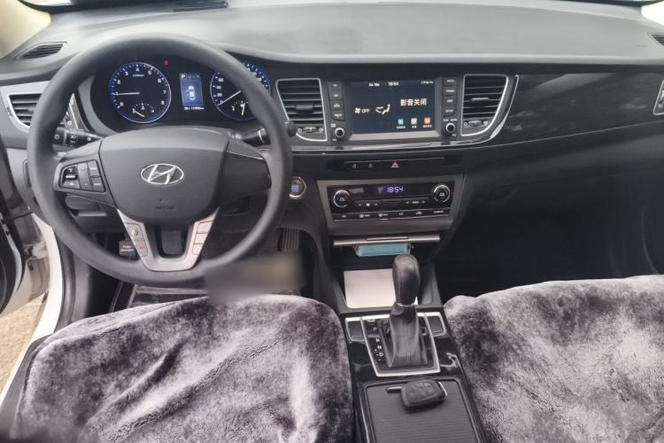 Used Hyundai Mistra 2016 1.8L Automatic Smart GLS Center Console