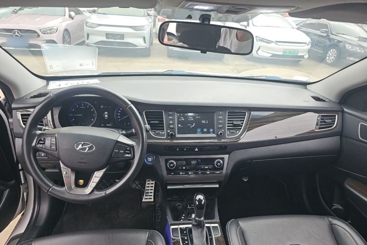 Used Hyundai Mistra 2016 1.6T Automatic Flagship TOP Model Center Console