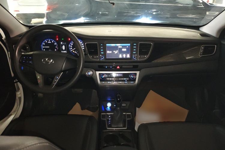Used Hyundai Mistra 2016 1.8L Automatic Smart GLS Center Console