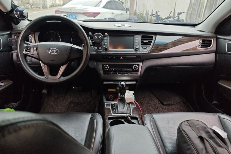 Used Hyundai Mistra 2016 1.6T Automatic Smart GLS Center Console