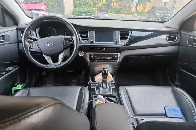 Used Hyundai Mistra 2016 1.8L Automatic Smart GLS Center Console