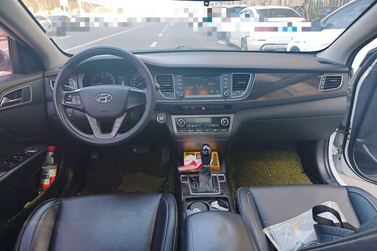 Used Hyundai Mistra 2016 1.6T Automatic Smart GLS Center Console