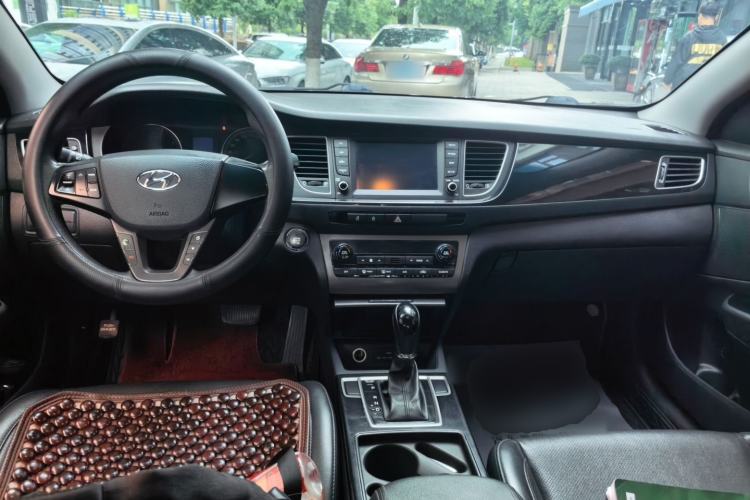 Used Hyundai Mistra 2016 1.8L Automatic Smart GLS Center Console