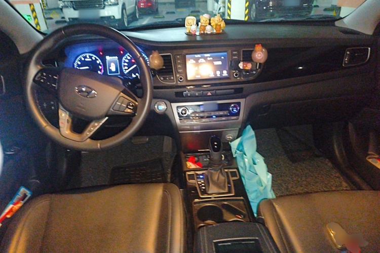 Used Hyundai Mistra 2016 1.8L Automatic Deluxe DLX Model Center Console