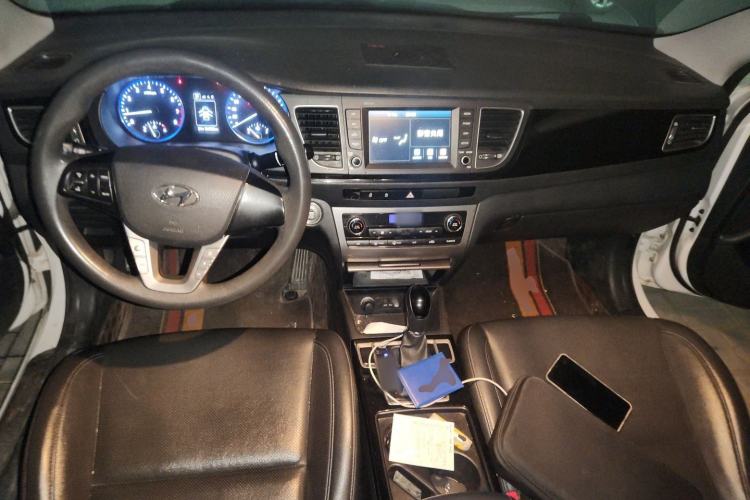 Used Hyundai Mistra 2016 1.8L Automatic Deluxe DLX Model Center Console
