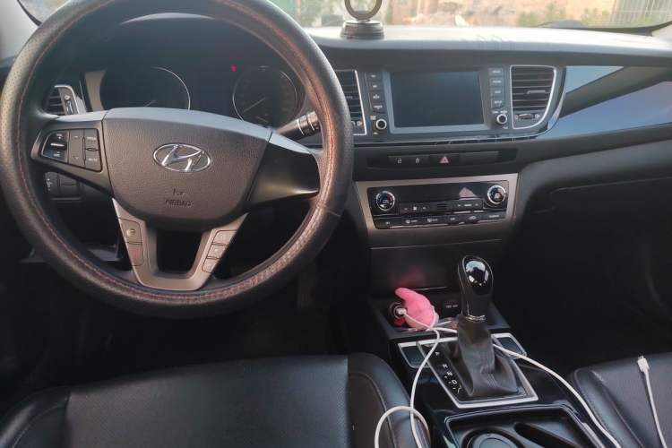Used Hyundai Mistra 2016 1.8L Automatic Smart GLS Center Console