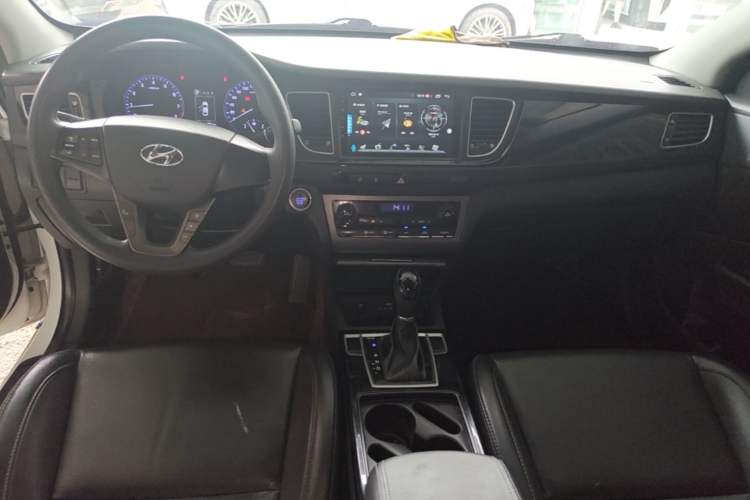 Used Hyundai Mistra 2016 1.8L Automatic Smart GLS Center Console