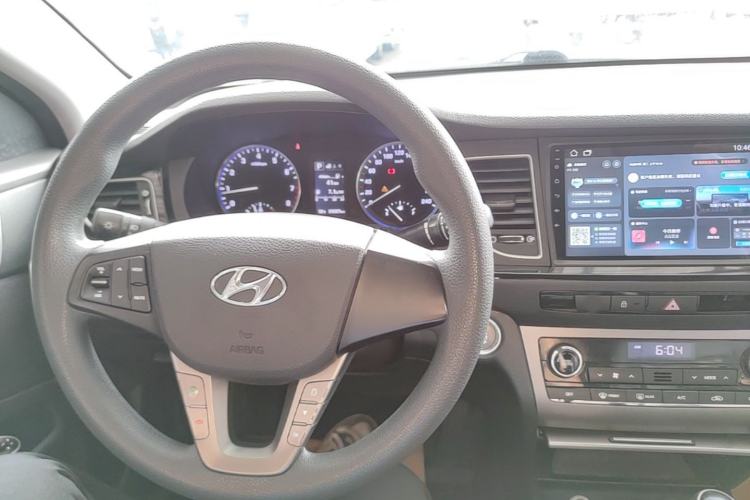 Used Hyundai Mistra 2016 1.8L Automatic Smart GLS Center Console