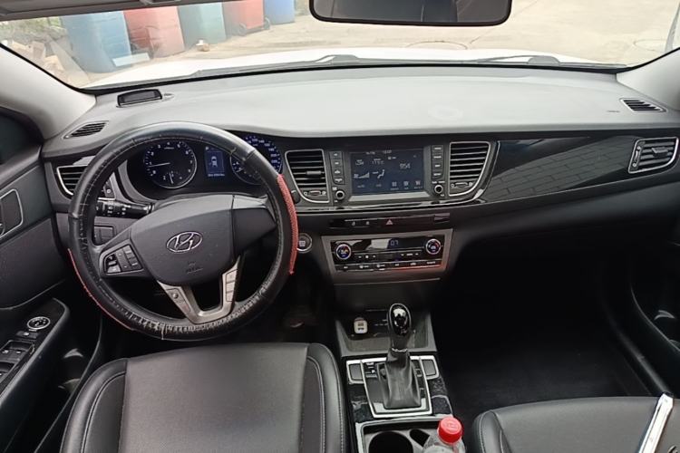Used Hyundai Mistra 2016 1.8L Automatic Smart GLS Center Console