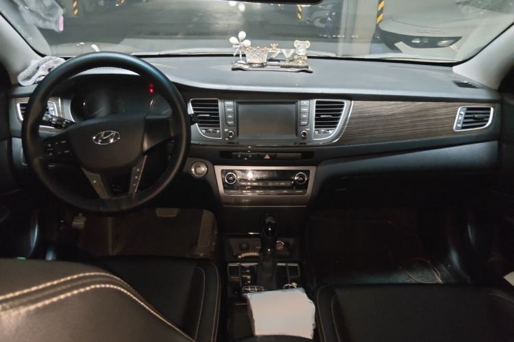 Used Hyundai Mistra 2016 1.6T Automatic Smart GLS Center Console