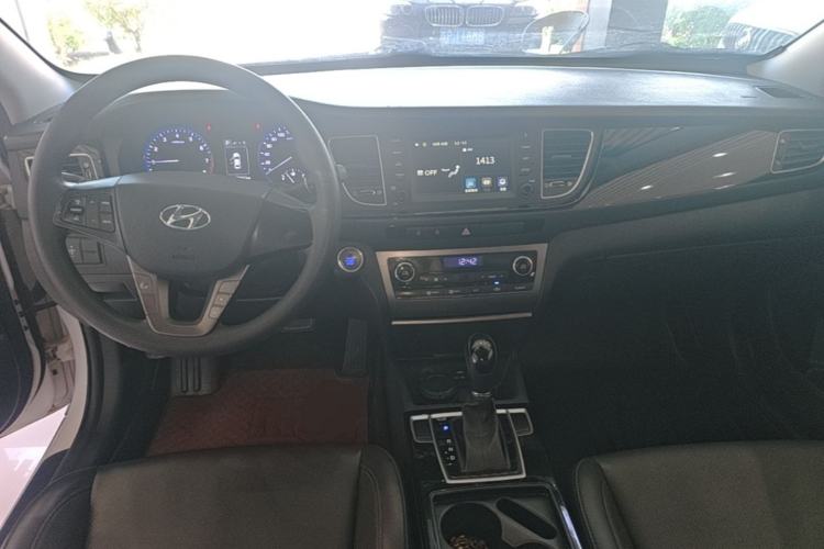 Used Hyundai Mistra 2016 1.8L Automatic Smart GLS Center Console