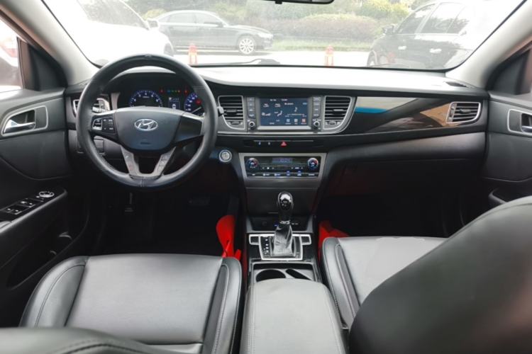 Used Hyundai Mistra 2016 1.8L Automatic Smart GLS Center Console