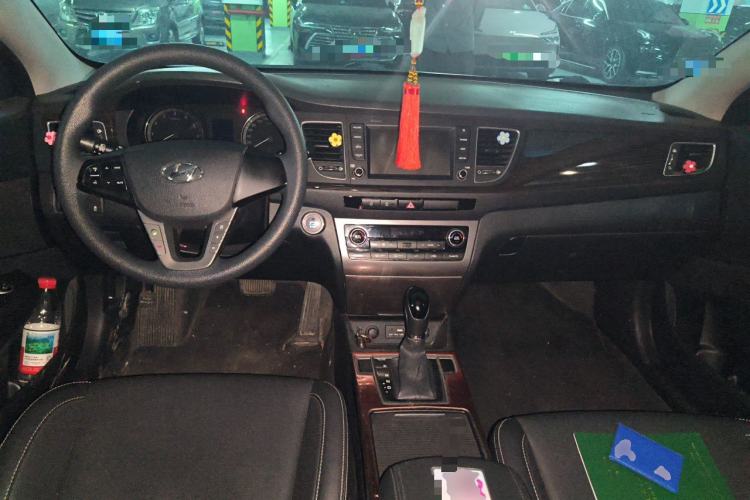 Used Hyundai Mistra 2016 1.6T Automatic Smart GLS Center Console