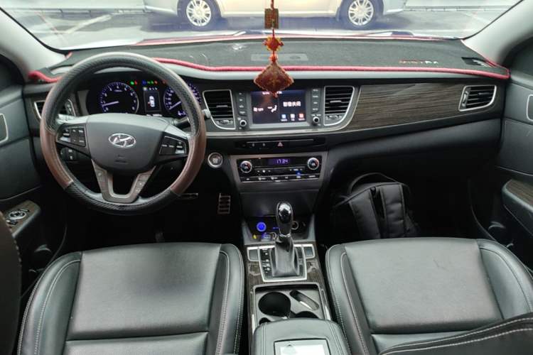 Used Hyundai Mistra 2016 1.6T Automatic Flagship TOP Model Center Console