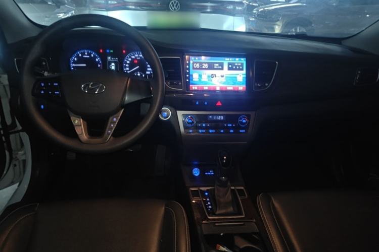 Used Hyundai Mistra 2016 1.6T Automatic Smart GLS Center Console