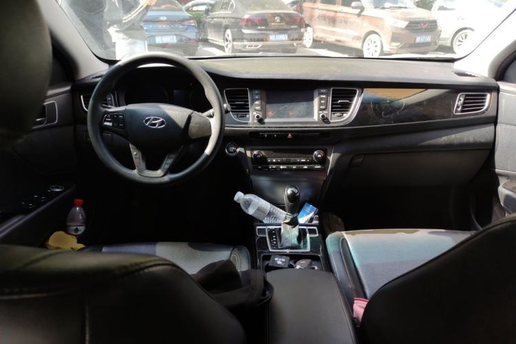 Used Hyundai Mistra 2016 1.8L Automatic Smart GLS Center Console
