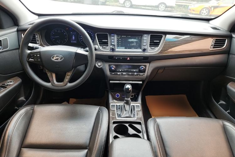 Used Hyundai Mistra 2016 1.6T Automatic Smart GLS Center Console