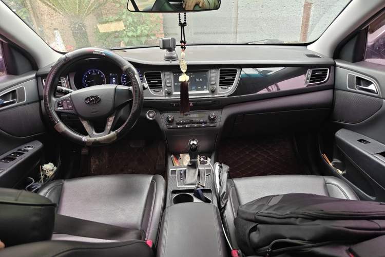 Used Hyundai Mistra 2016 1.8L Automatic Deluxe DLX Model Center Console