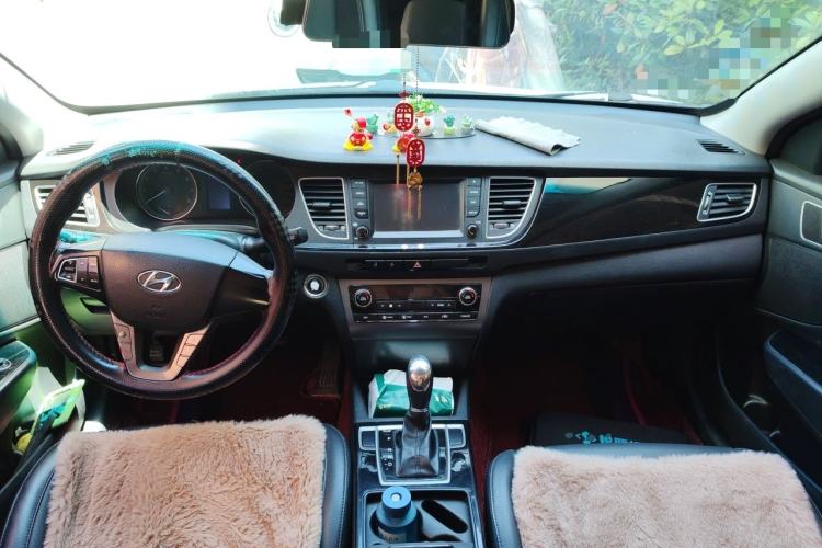 Used Hyundai Mistra 2016 1.8L Automatic Smart GLS Center Console