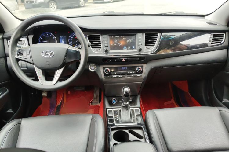 Used Hyundai Mistra 2016 1.8L Automatic Smart GLS Center Console