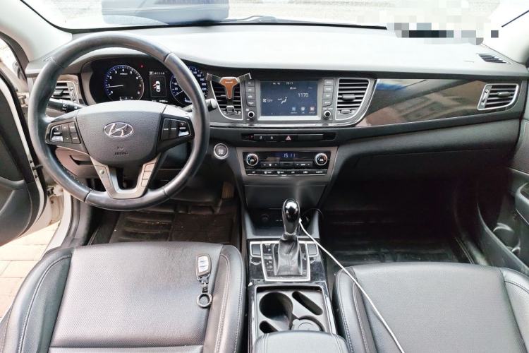Used Hyundai Mistra 2016 1.8L Automatic Deluxe DLX Model Center Console