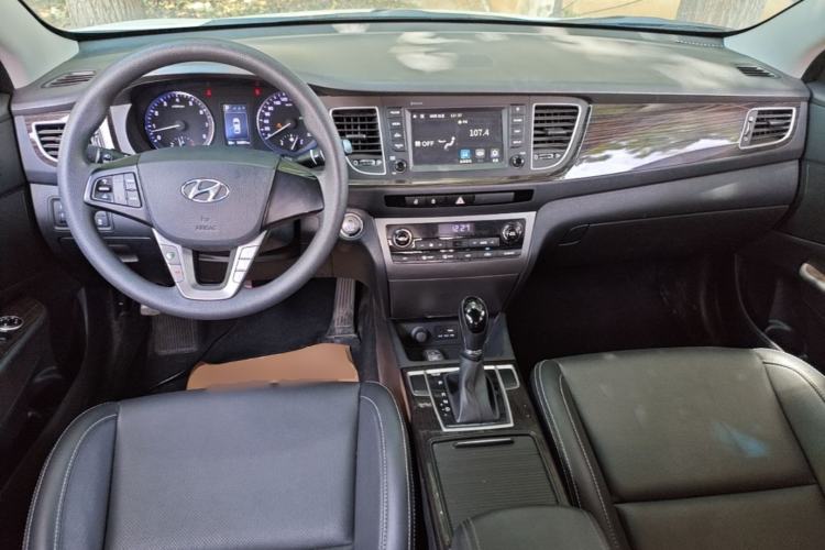Used Hyundai Mistra 2016 1.6T Automatic Smart GLS Center Console