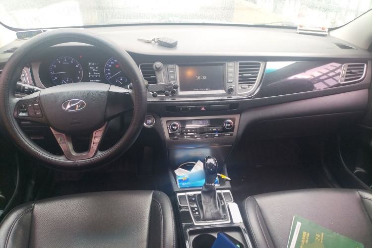 Used Hyundai Mistra 2016 1.8L Automatic Smart GLS Center Console
