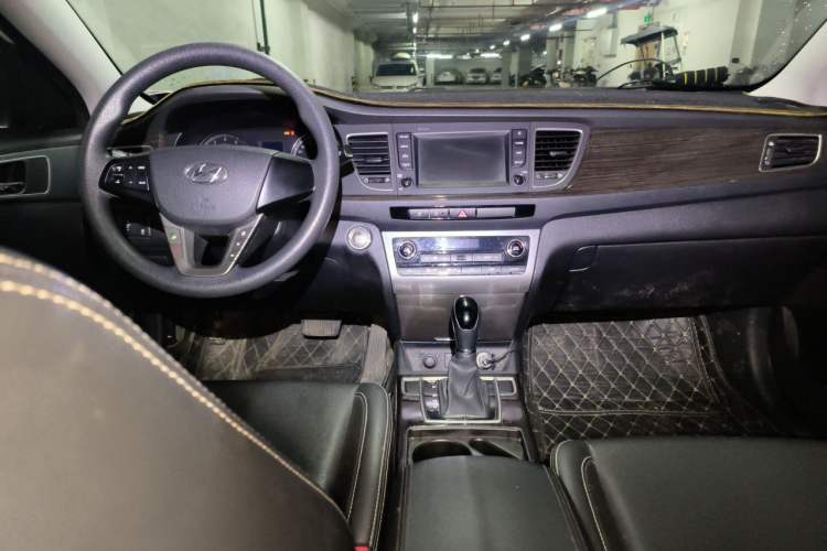 Used Hyundai Mistra 2016 1.6T Automatic Smart GLS Center Console