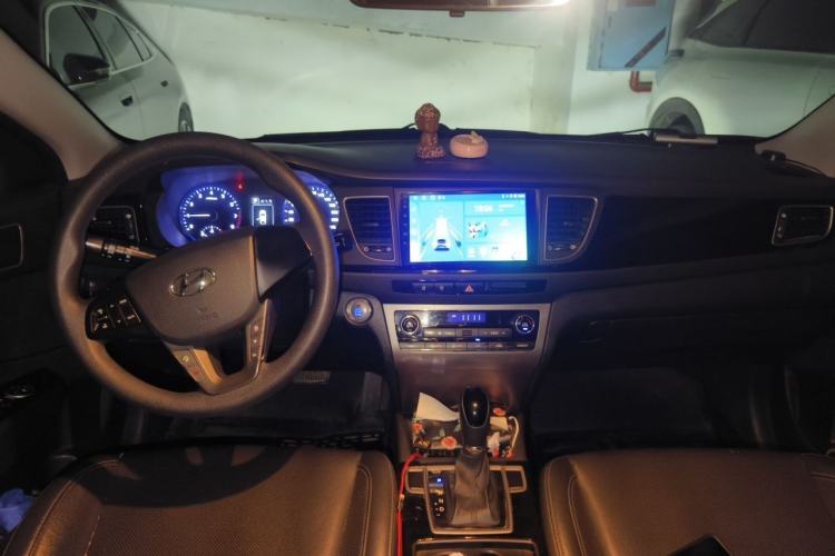 Used Hyundai Mistra 2016 1.8L Automatic Smart GLS Center Console
