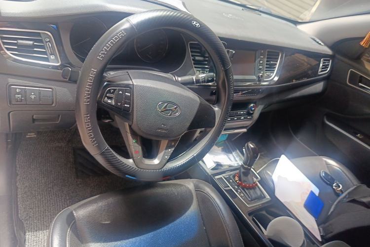 Used Hyundai Mistra 2016 1.8L Automatic Smart GLS Center Console