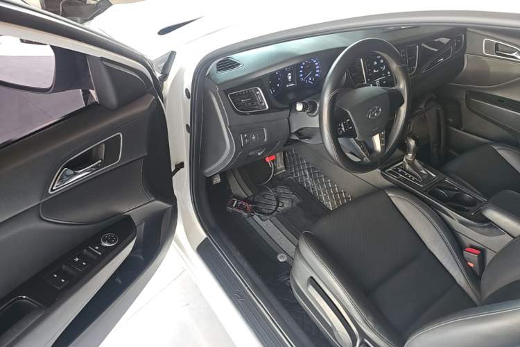 Used Hyundai Mistra 2016 1.8L Automatic Smart GLS Driver Seat