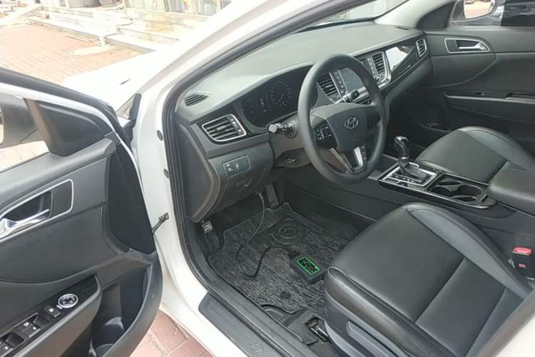 Used Hyundai Mistra 2016 1.8L Automatic Smart GLS Driver Seat