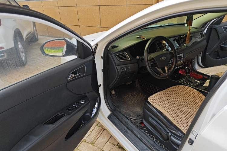Used Hyundai Mistra 2016 1.8L Automatic Smart GLS Driver Seat