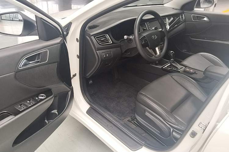 Used Hyundai Mistra 2016 1.8L Automatic Smart GLS Driver Seat