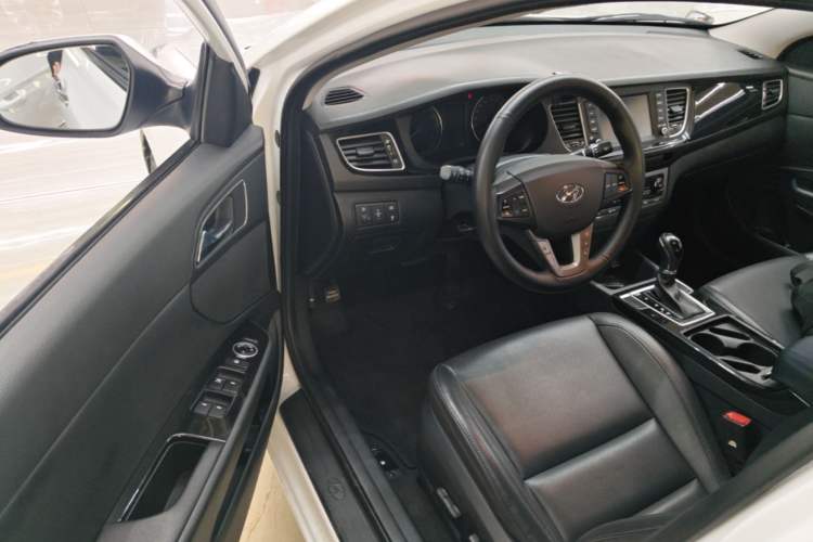 Used Hyundai Mistra 2016 1.8L Automatic Deluxe DLX Model Driver Seat