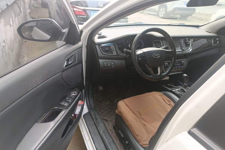 Used Hyundai Mistra 2016 1.8L Automatic Deluxe DLX Model Driver Seat