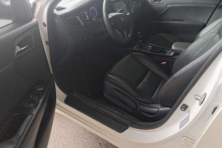 Used Hyundai Mistra 2016 1.8L Automatic Smart GLS Driver Seat