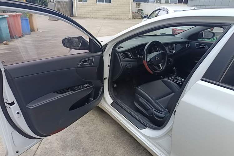 Used Hyundai Mistra 2016 1.8L Automatic Smart GLS Driver Seat