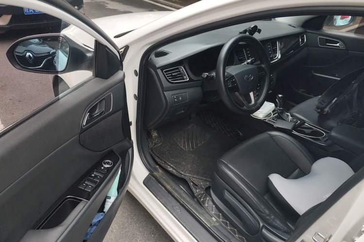 Used Hyundai Mistra 2016 1.8L Automatic Comfort GL Model Driver Seat
