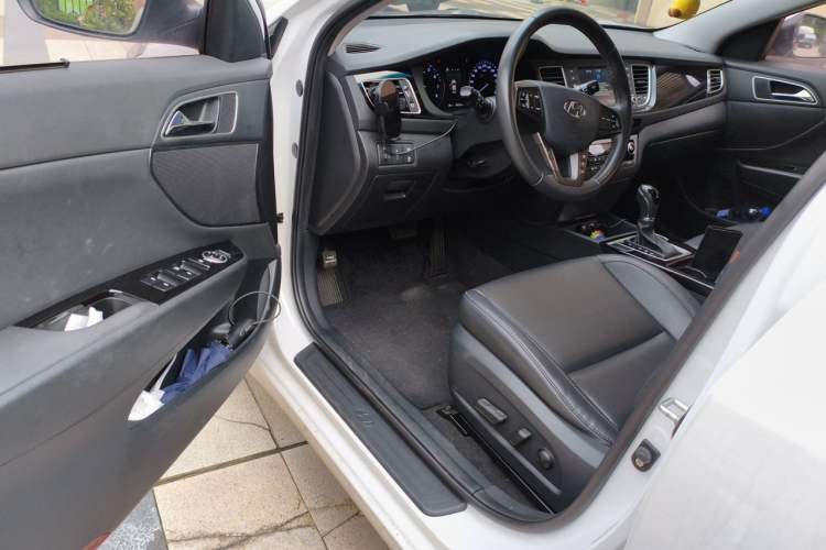 Used Hyundai Mistra 2016 1.8L Automatic Deluxe DLX Model Driver Seat
