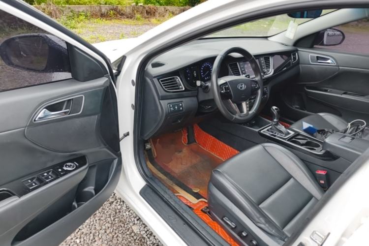 Used Hyundai Mistra 2016 1.8L Automatic Deluxe DLX Model Driver Seat