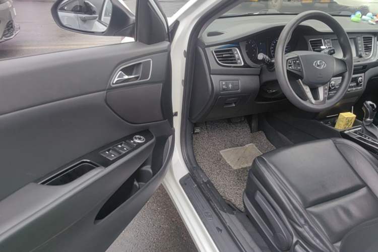Used Hyundai Mistra 2016 1.8L Automatic Deluxe DLX Model Driver Seat